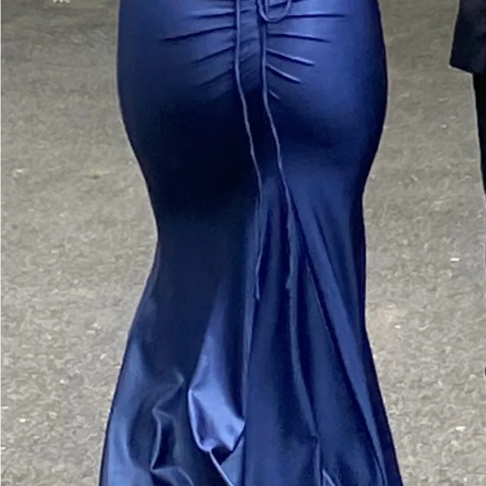 PROM SEASON, make an offer!
Gorgeous navy shimmer prom gown - Picture 9 of 9